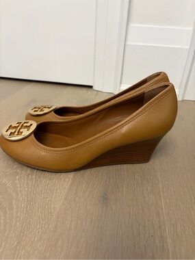 Tory Burch Caramel Leather Wedge Pumps with Gold Logo